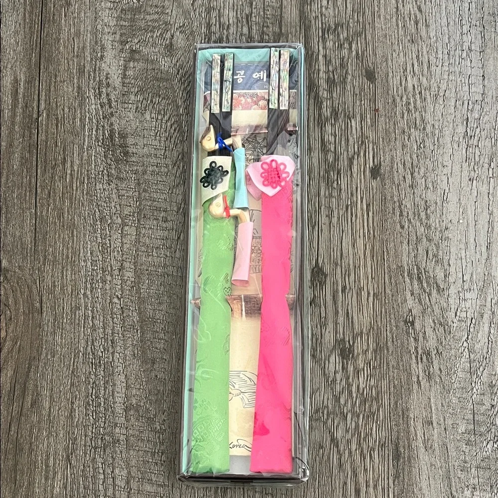 NEW Pink and Green Korean Traditional chopstick
